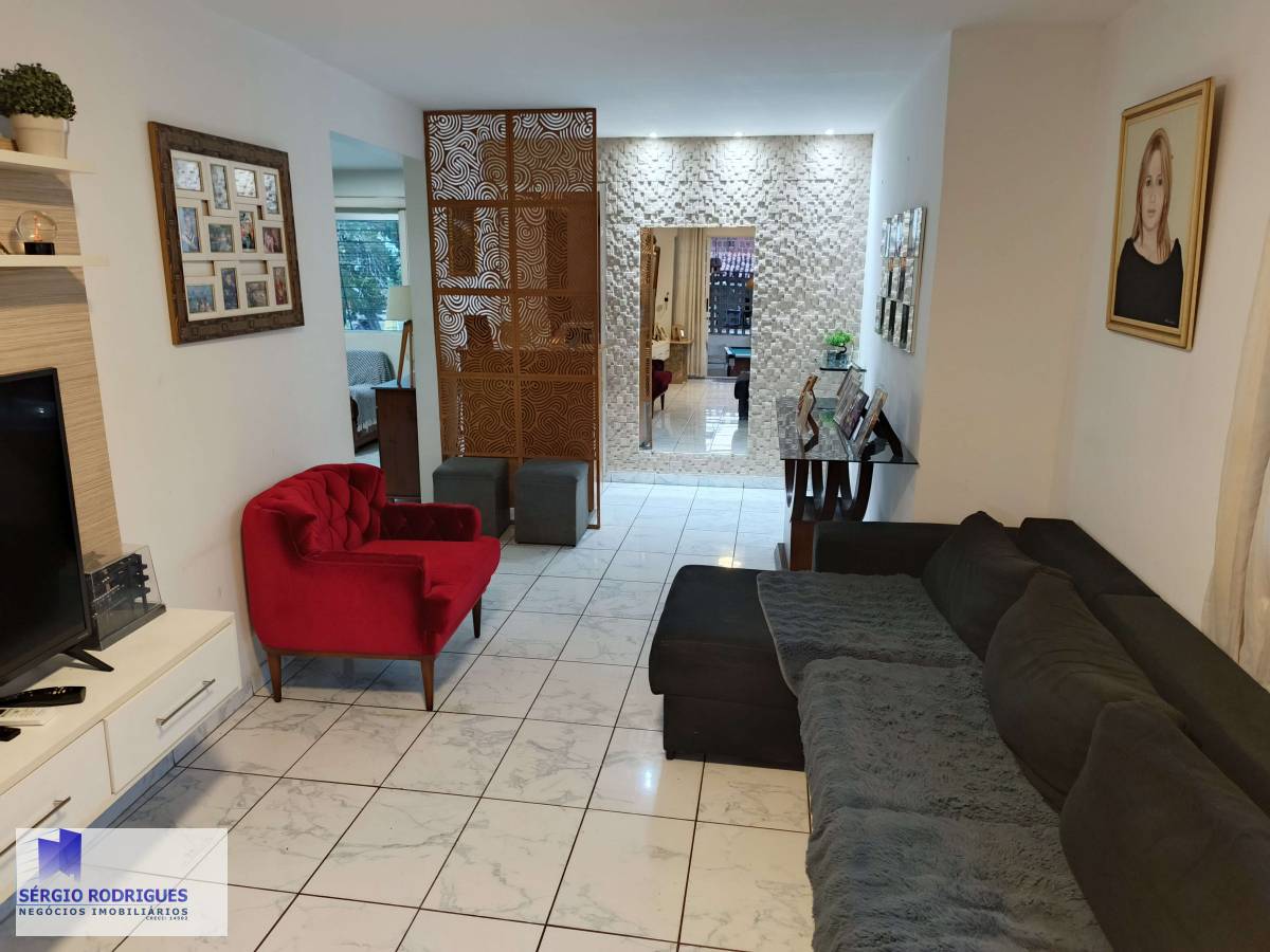 Alugo Casa com 3 Quartos em Prazeres - 1º Andar - 1 Vaga de Garagem